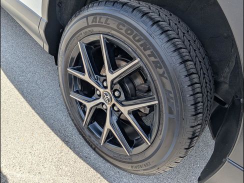 Used 2018 Toyota RAV4 SE w/ Power Extra Value Package image 21