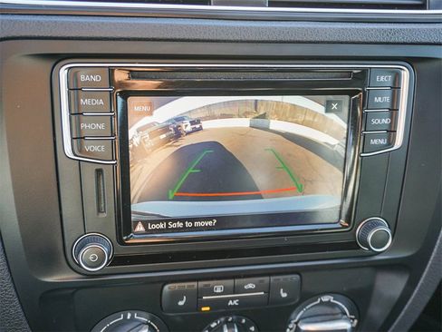 Used 2017 Volkswagen Jetta SE image 23