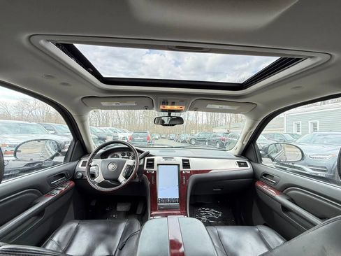 Used 2011 Cadillac Escalade AWD w/ Touring Package image 15