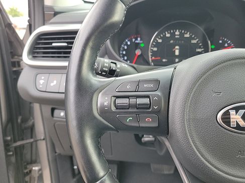 Used 2016 Kia Sorento SX image 22