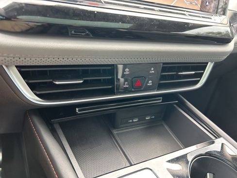 Used 2024 Volkswagen Atlas Peak Edition SEL image 32