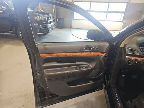 Used 2017 Lincoln MKT AWD w/ Technology Package image 10