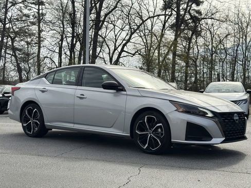 Certified 2024 Nissan Altima 2.5 SR FWD image 2