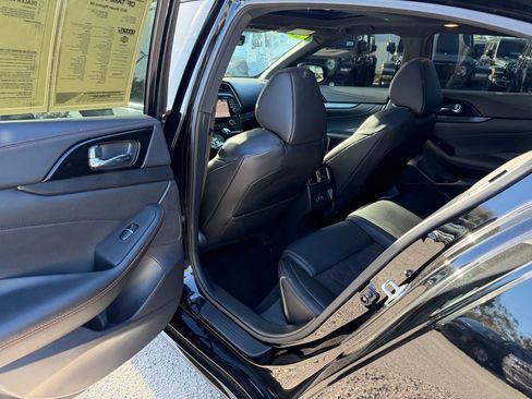 Used 2023 Nissan Maxima SR w/ Sport Mat Group image 28