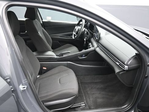 Certified 2025 Hyundai Elantra SE FWD image 24