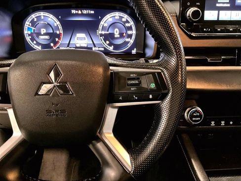 Used 2024 Mitsubishi Outlander SE AWD/4WD image 25