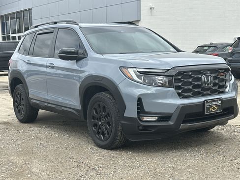 Used 2023 Honda Passport TrailSport image 3