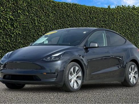 Used 2024 Tesla Model Y Long Range AWD/4WD image 9