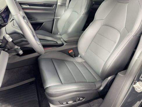 Used 2025 Porsche Macan 4S Electric image 5