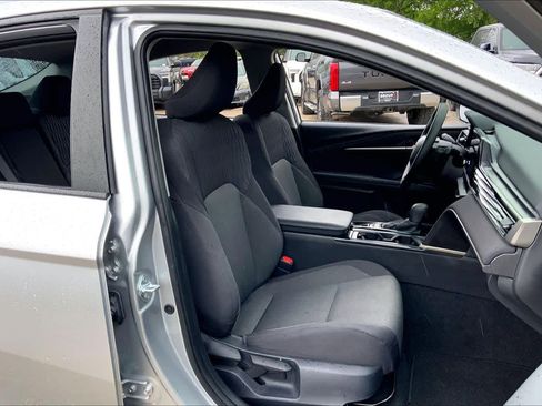 Used 2025 Toyota Camry LE w/ Convenience Package image 9