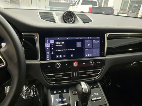 Used 2023 Porsche Macan image 22