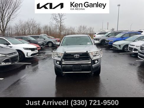 Used 2016 Toyota Tacoma SR5 image 2