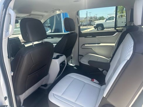Used 2024 GMC Acadia Denali FWD image 9