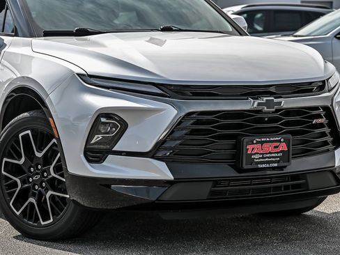 Used 2023 Chevrolet Blazer RS w/ Driver Confidence II Package AWD/4WD image 3