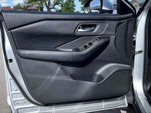 Certified 2025 Nissan Rogue SV image 22