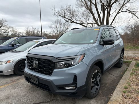 Used 2023 Honda Passport Elite image 7