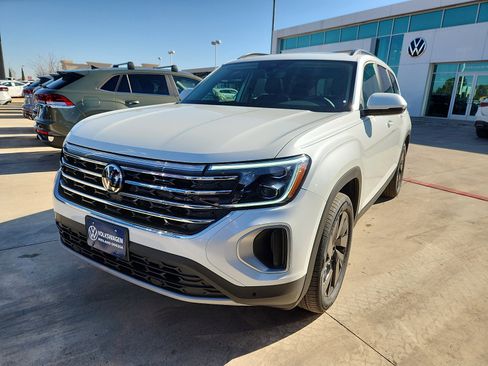 New 2026 Volkswagen Atlas SE image 3