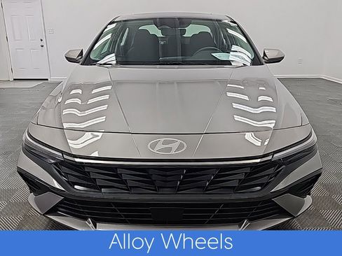 Used 2024 Hyundai Elantra SEL w/ Convenience Package image 4