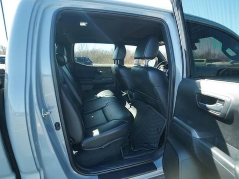 Used 2018 Toyota Tacoma TRD Sport w/ TRD Premium Sport Package image 22