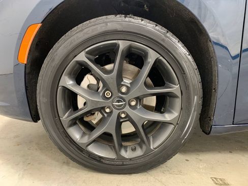 Used 2021 Chrysler Pacifica Touring-L w/ S Appearance Package AWD/4WD image 2