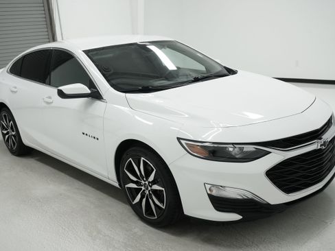 Used 2021 Chevrolet Malibu RS FWD image 3