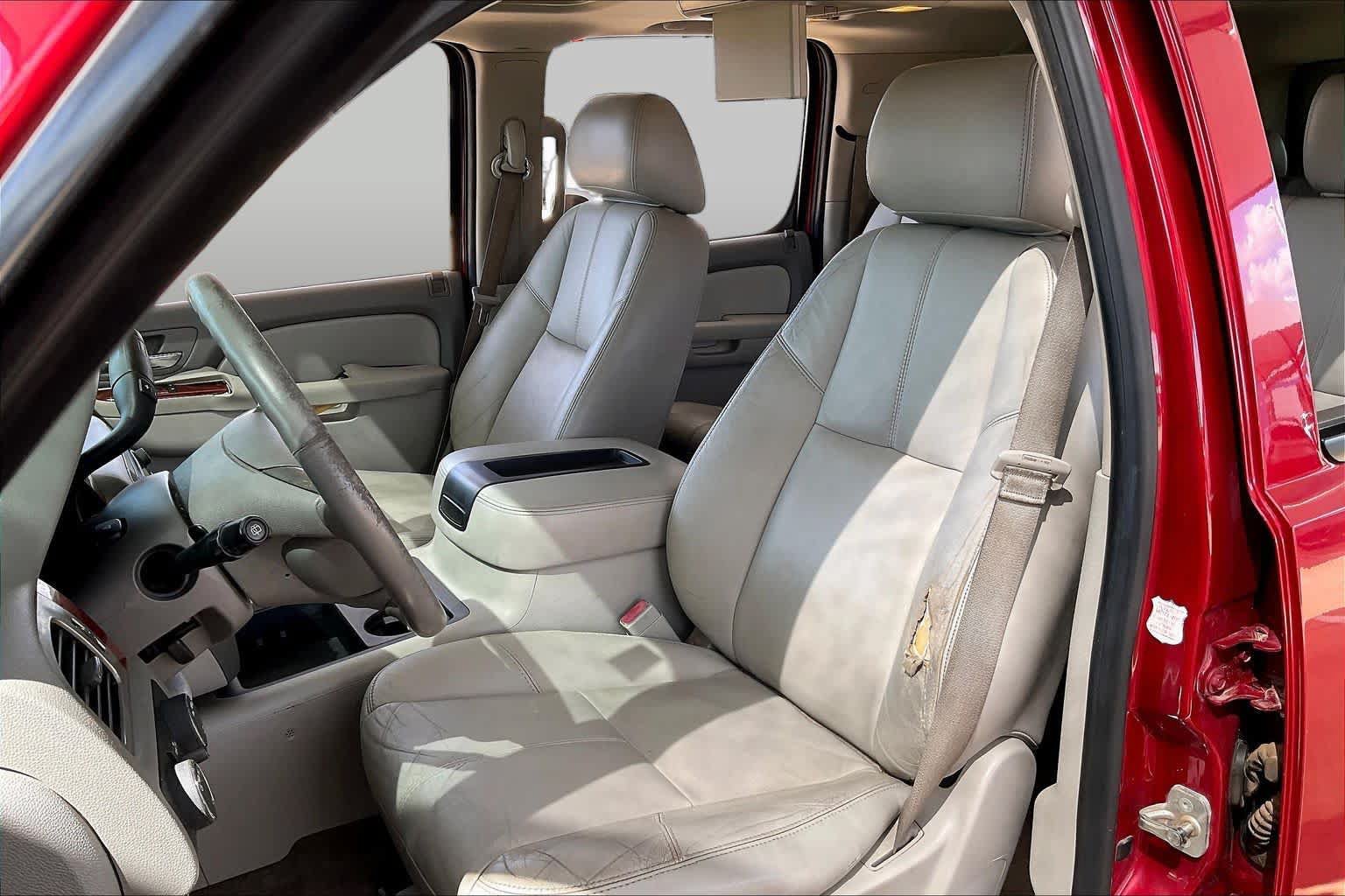 Used 2013 GMC Yukon XL SLT w/ SLT-2 Equipment Package AWD/4WD image 9