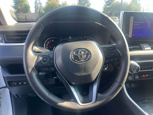 Used 2025 Toyota RAV4 XLE image 34