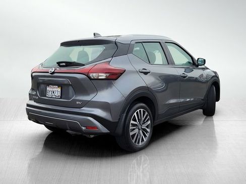 Used 2021 Nissan Kicks SV image 4