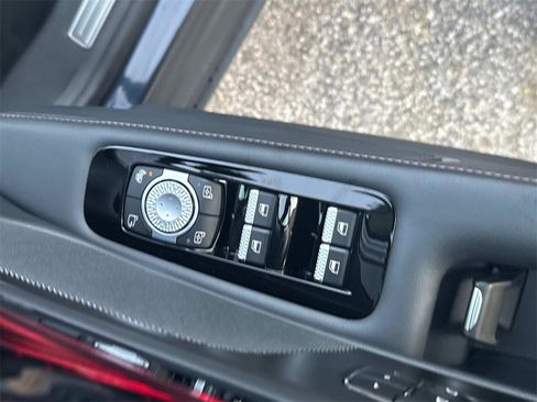 Used 2024 Lincoln Nautilus Premier w/ Jet Appearance Package image 17