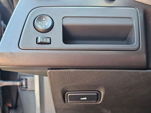 Used 2019 Chevrolet Corvette Stingray Coupe w/ Carbon Flash Badge Package image 27