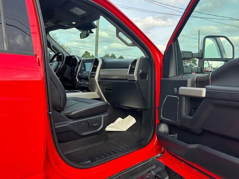 Used 2021 Ford F250 Lariat w/ Lariat Ultimate Package AWD/4WD image 31