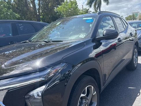 Used 2025 Chevrolet Trax LT w/ LT Convenience Package image 1