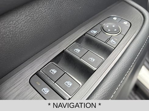 Used 2025 Nissan Armada SV AWD/4WD image 11