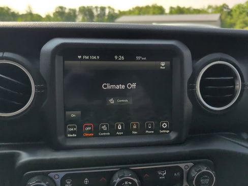 Used 2020 Jeep Wrangler Unlimited Sahara w/ Dual Top Group AWD/4WD image 16