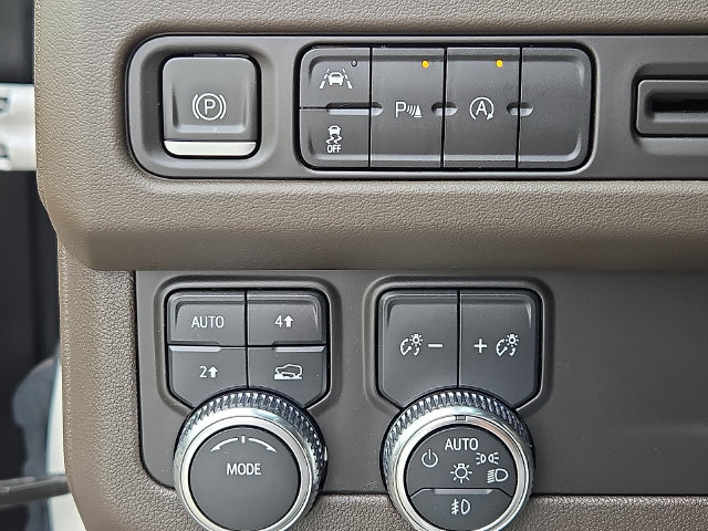 Used 2023 GMC Yukon SLT AWD/4WD image 18