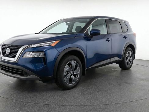 Used 2025 Nissan Rogue SV image 3