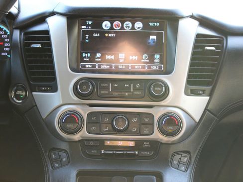 Used 2019 GMC Yukon XL SLT w/ Graphite Performance Edition image 22