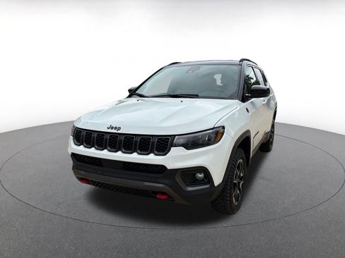 Used 2025 Jeep Compass Trailhawk image 4