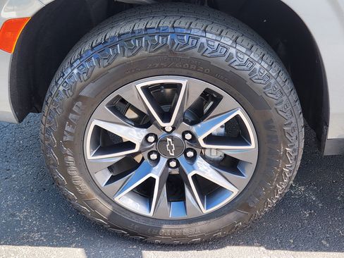 Used 2024 Chevrolet Tahoe Z71 w/ Luxury Package AWD/4WD image 23
