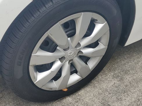 Used 2016 Toyota Corolla LE image 4