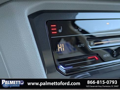 Used 2022 Volkswagen Tiguan SE w/ Panoramic Sunroof Package image 21