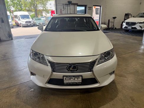 Used 2015 Lexus ES 350 w/ Luxury Package FWD image 2