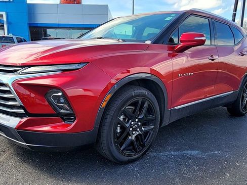 Used 2023 Chevrolet Blazer Premier image 2