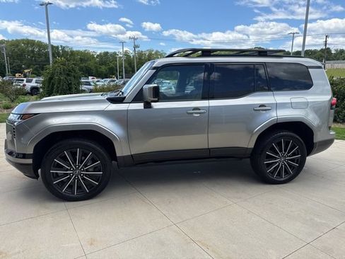 Used 2024 Lexus GX 550 AWD/4WD image 4