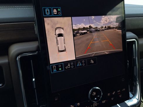 Used 2025 GMC Yukon Denali Ultimate AWD/4WD image 24
