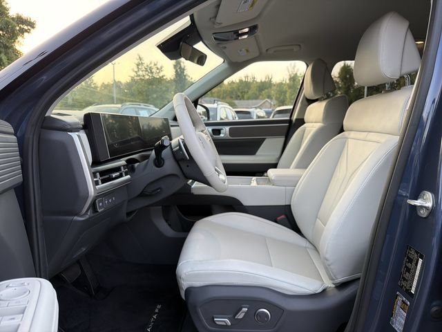 Used 2025 Hyundai Santa Fe SEL FWD image 11
