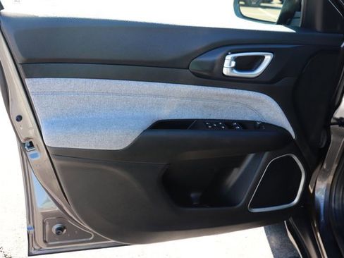 Used 2023 Jeep Compass Sport image 8