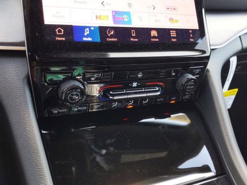 New 2025 Jeep Grand Cherokee Limited RWD image 36