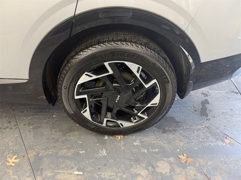 Used 2025 Kia Sportage SX image 37