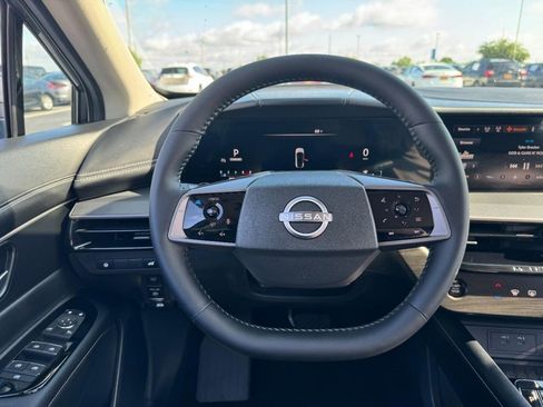 Used 2025 Nissan Murano SV image 11